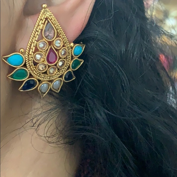 studs - Picture 2 of 3